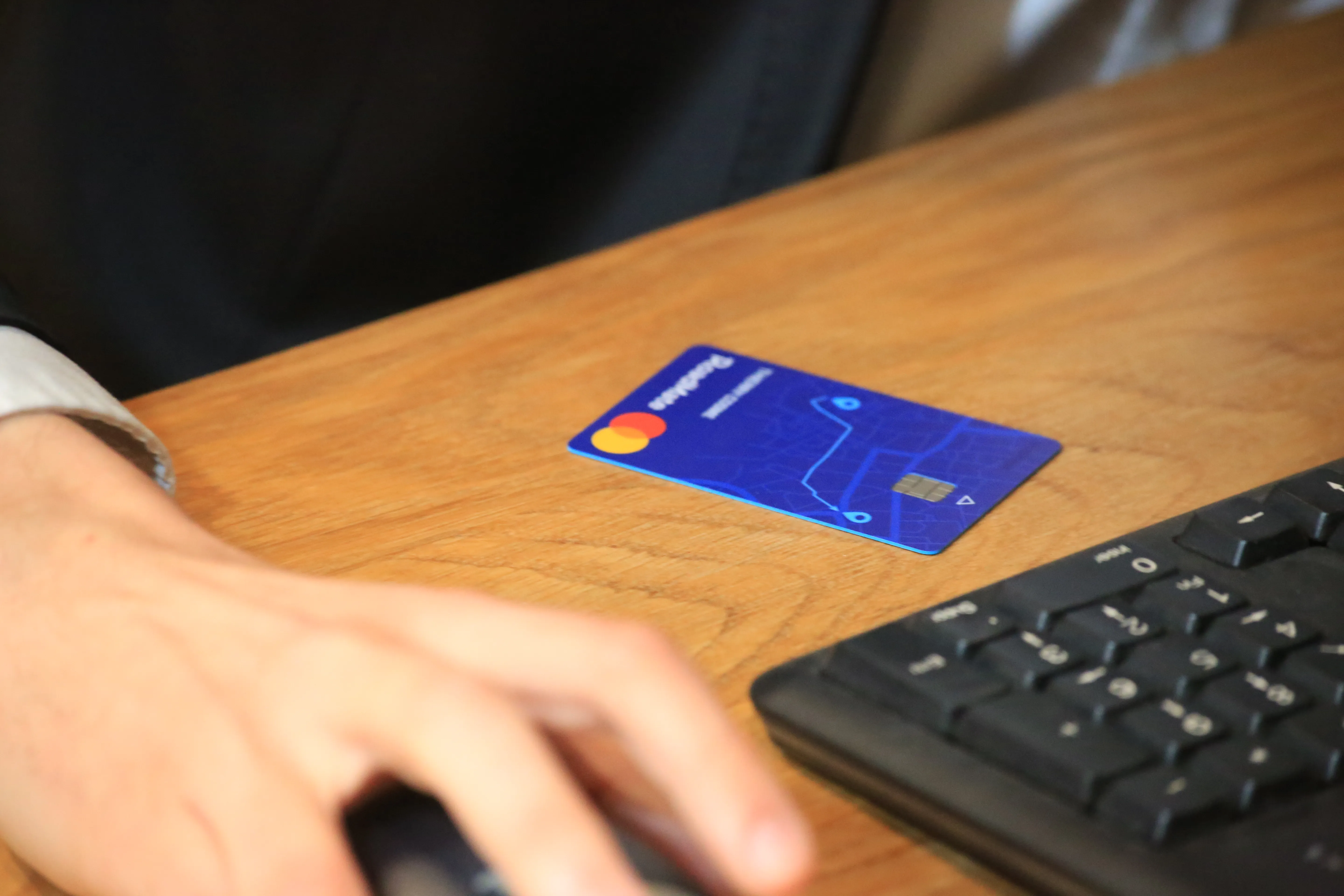 La carte RoadMate posée sur un bureau La carte RoadMate posée sur un bureau